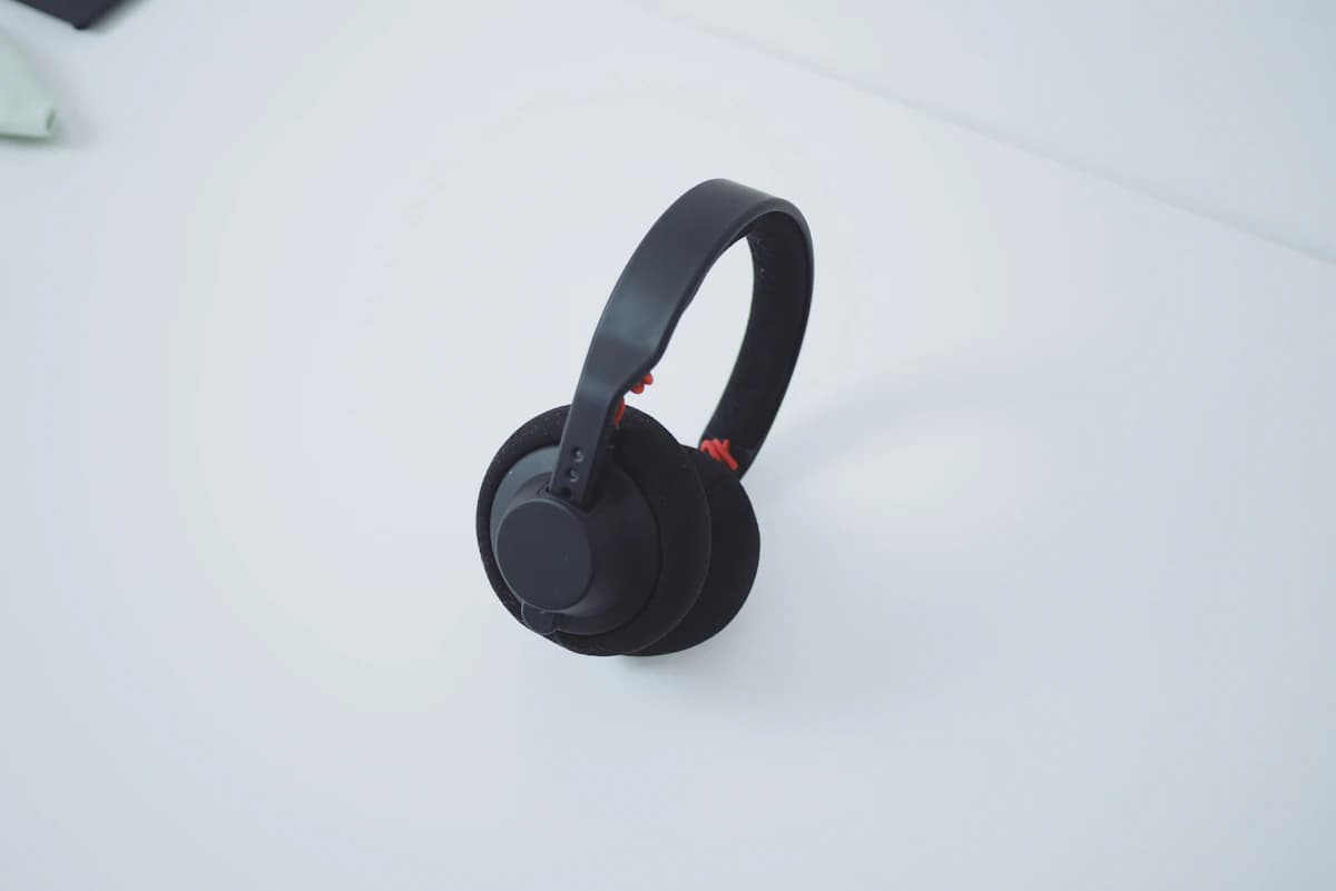 How to Choose Noise Cancelling Headphones: What Actually Matters